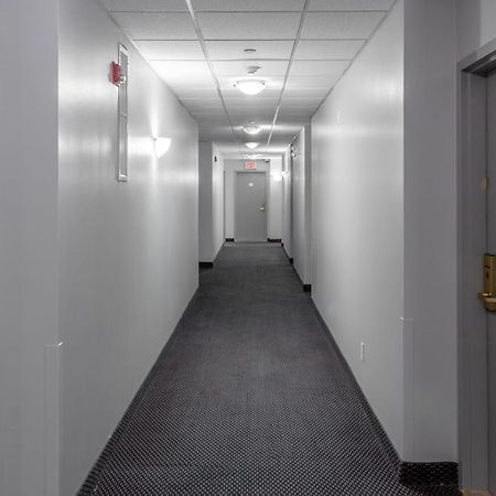 Days Inn By Wyndham Hamilton - Downtown Екстер'єр фото