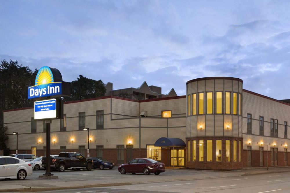 Days Inn By Wyndham Hamilton - Downtown Екстер'єр фото