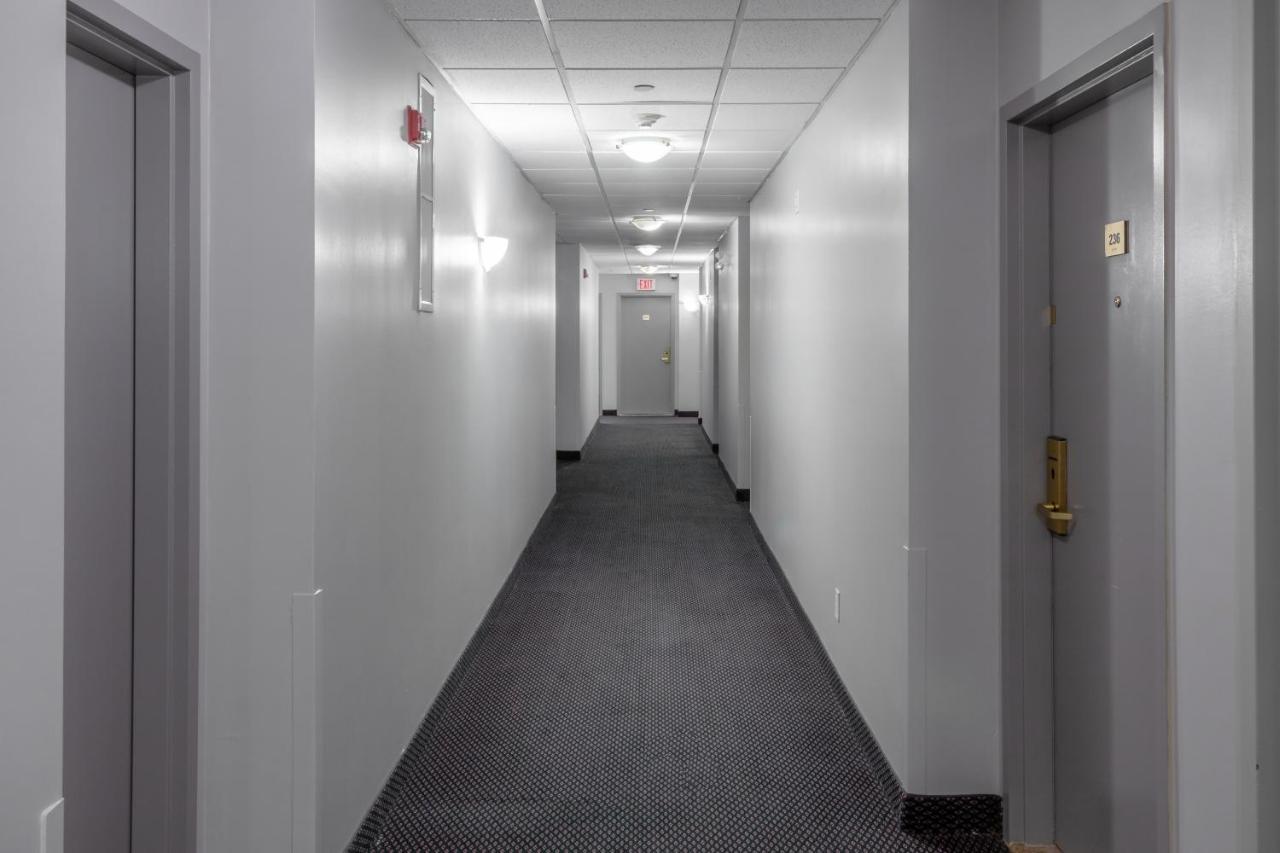 Days Inn By Wyndham Hamilton - Downtown Екстер'єр фото