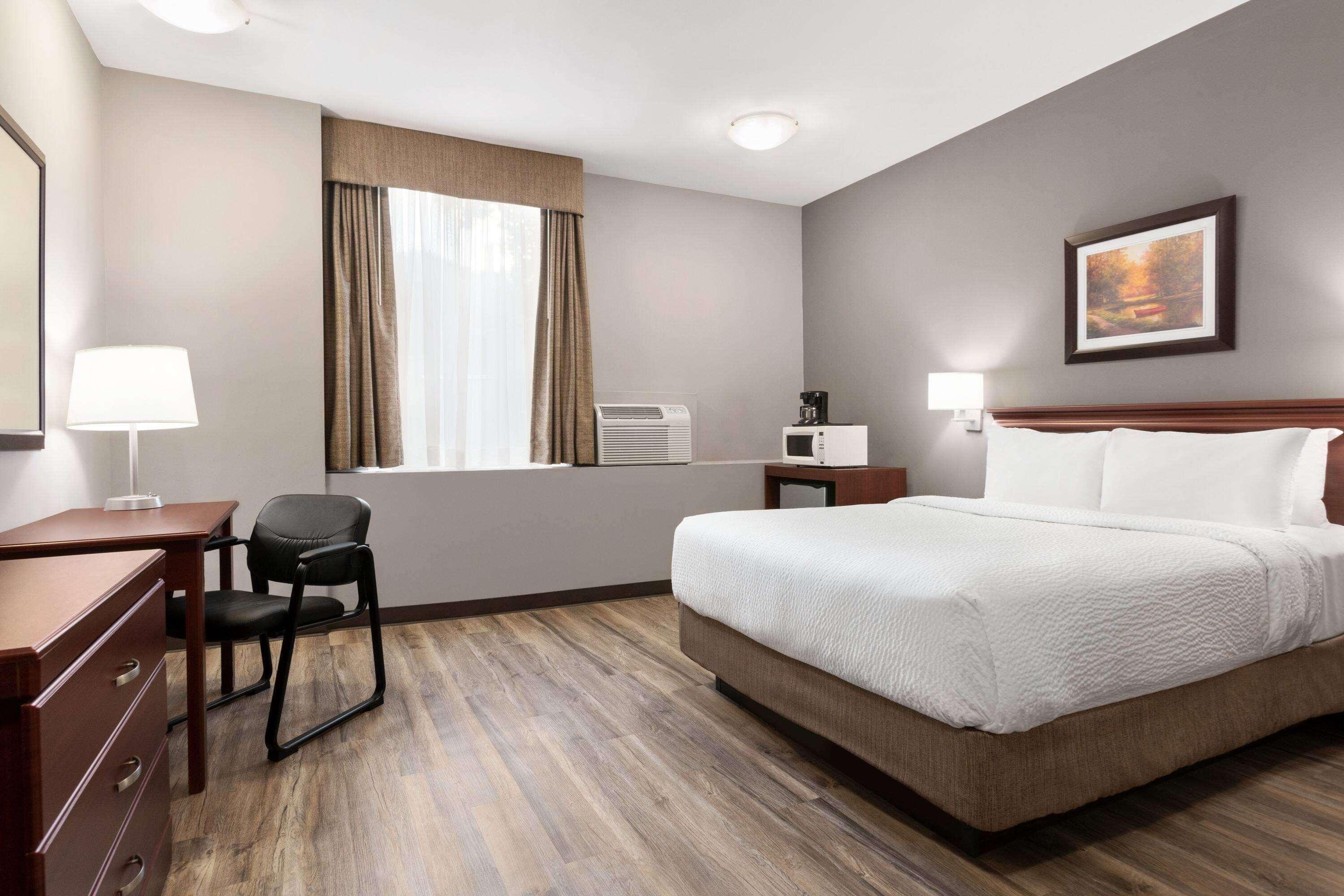Days Inn By Wyndham Hamilton - Downtown Екстер'єр фото