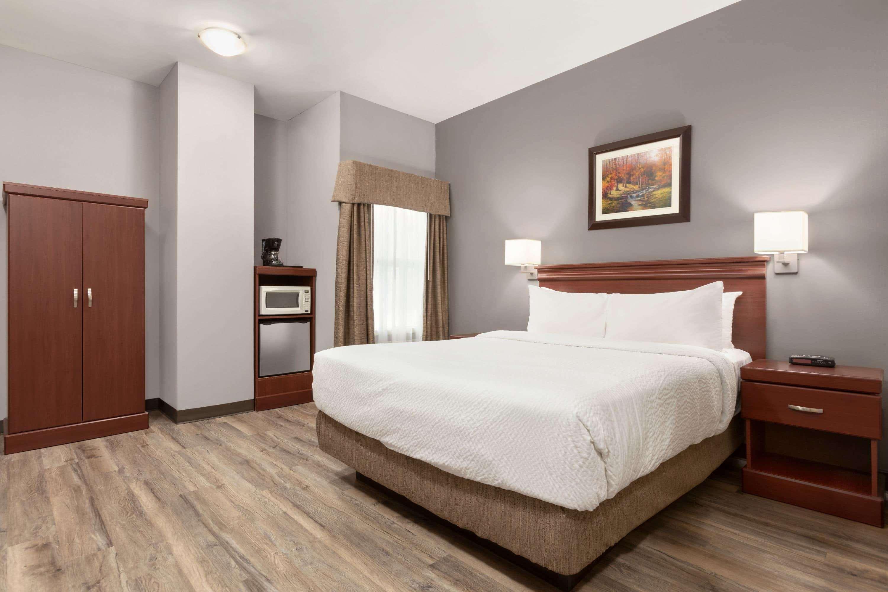 Days Inn By Wyndham Hamilton - Downtown Екстер'єр фото