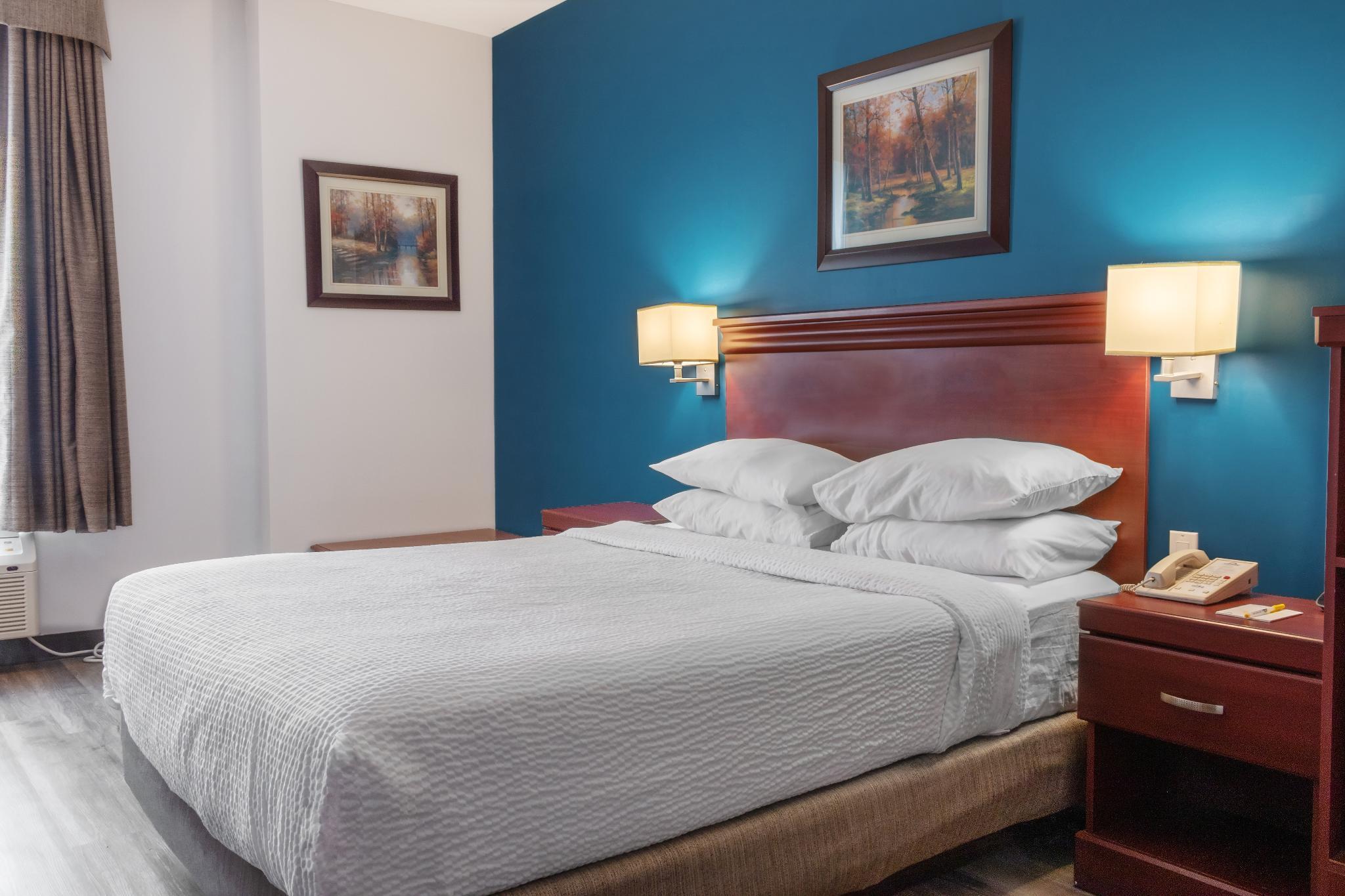 Days Inn By Wyndham Hamilton - Downtown Екстер'єр фото