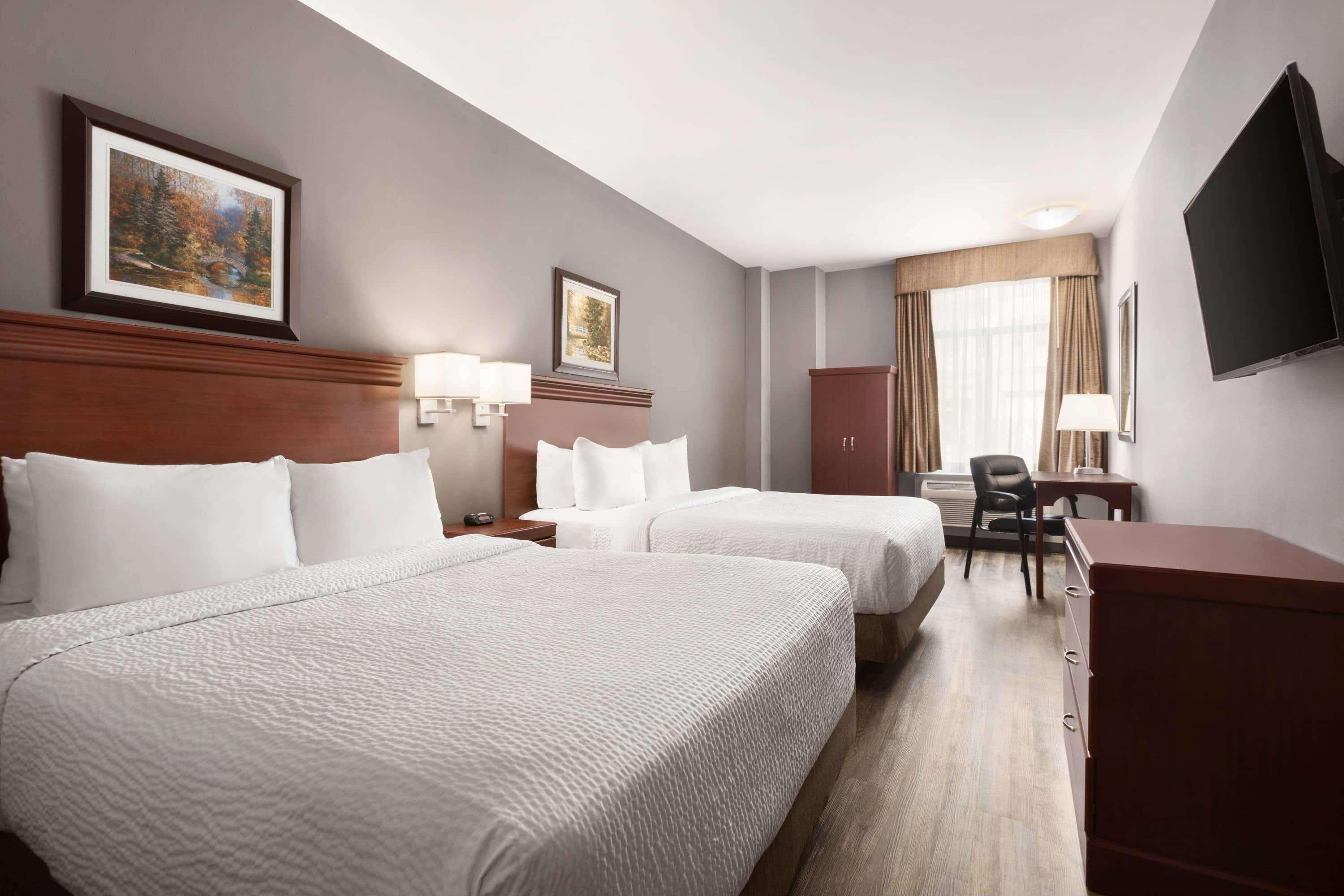 Days Inn By Wyndham Hamilton - Downtown Екстер'єр фото