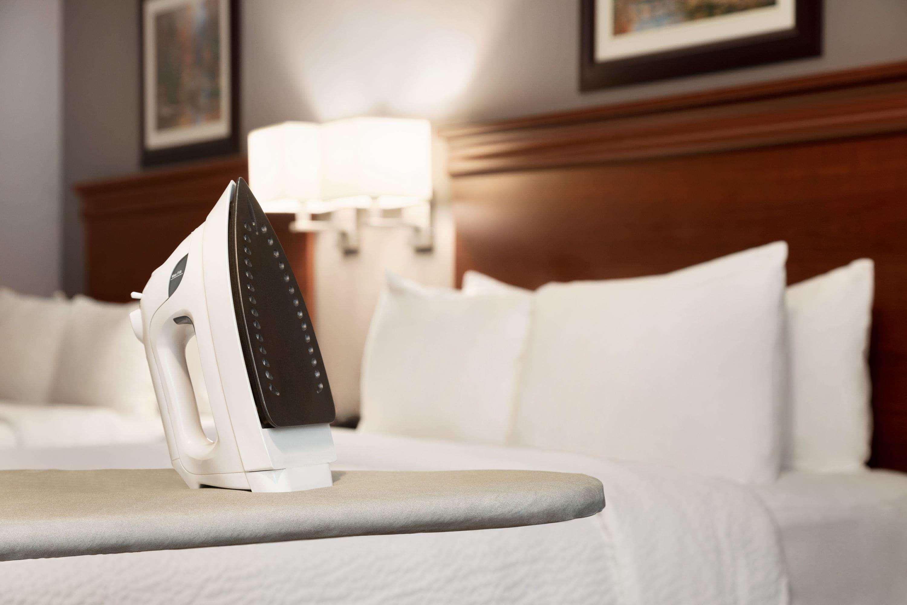 Days Inn By Wyndham Hamilton - Downtown Екстер'єр фото