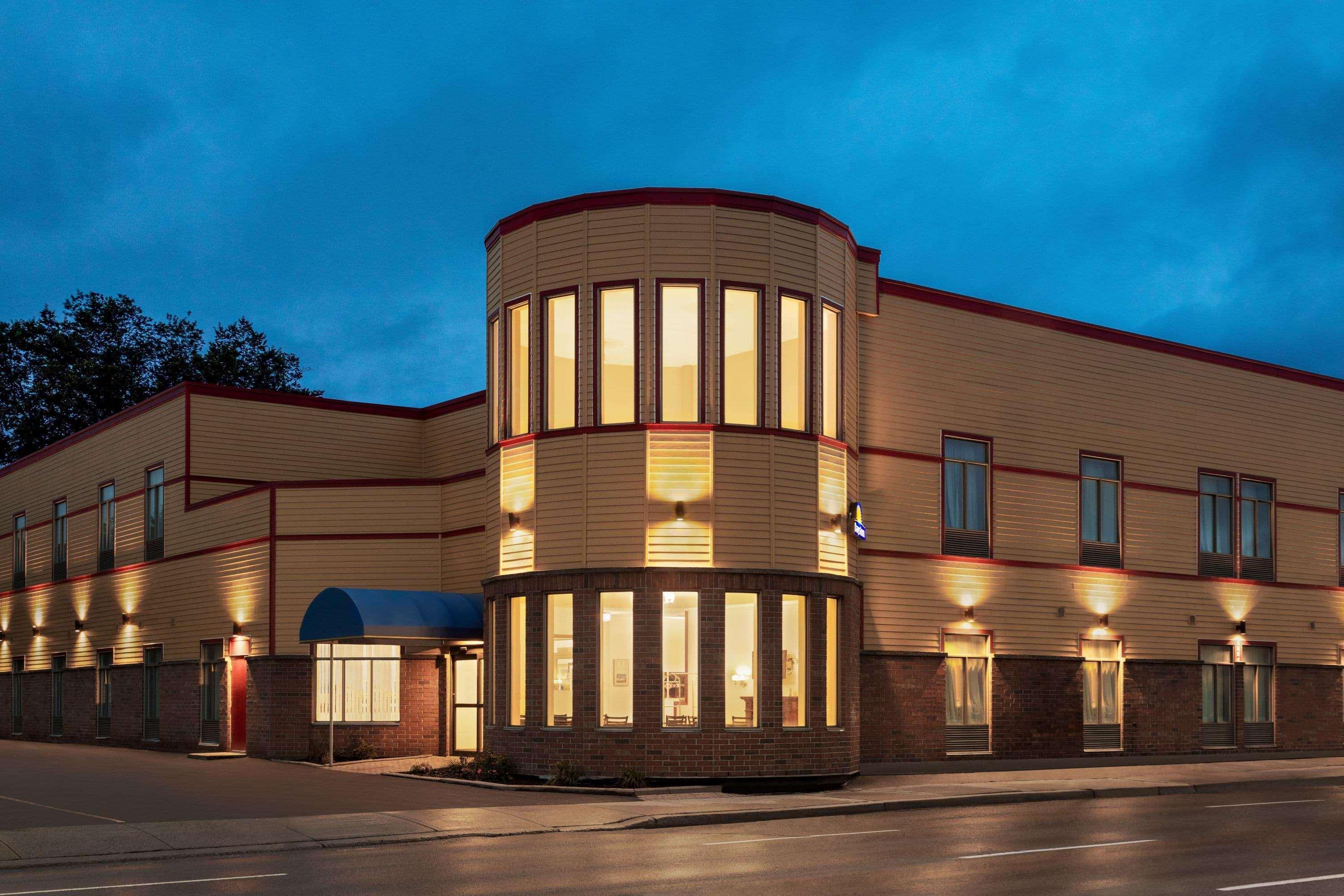 Days Inn By Wyndham Hamilton - Downtown Екстер'єр фото