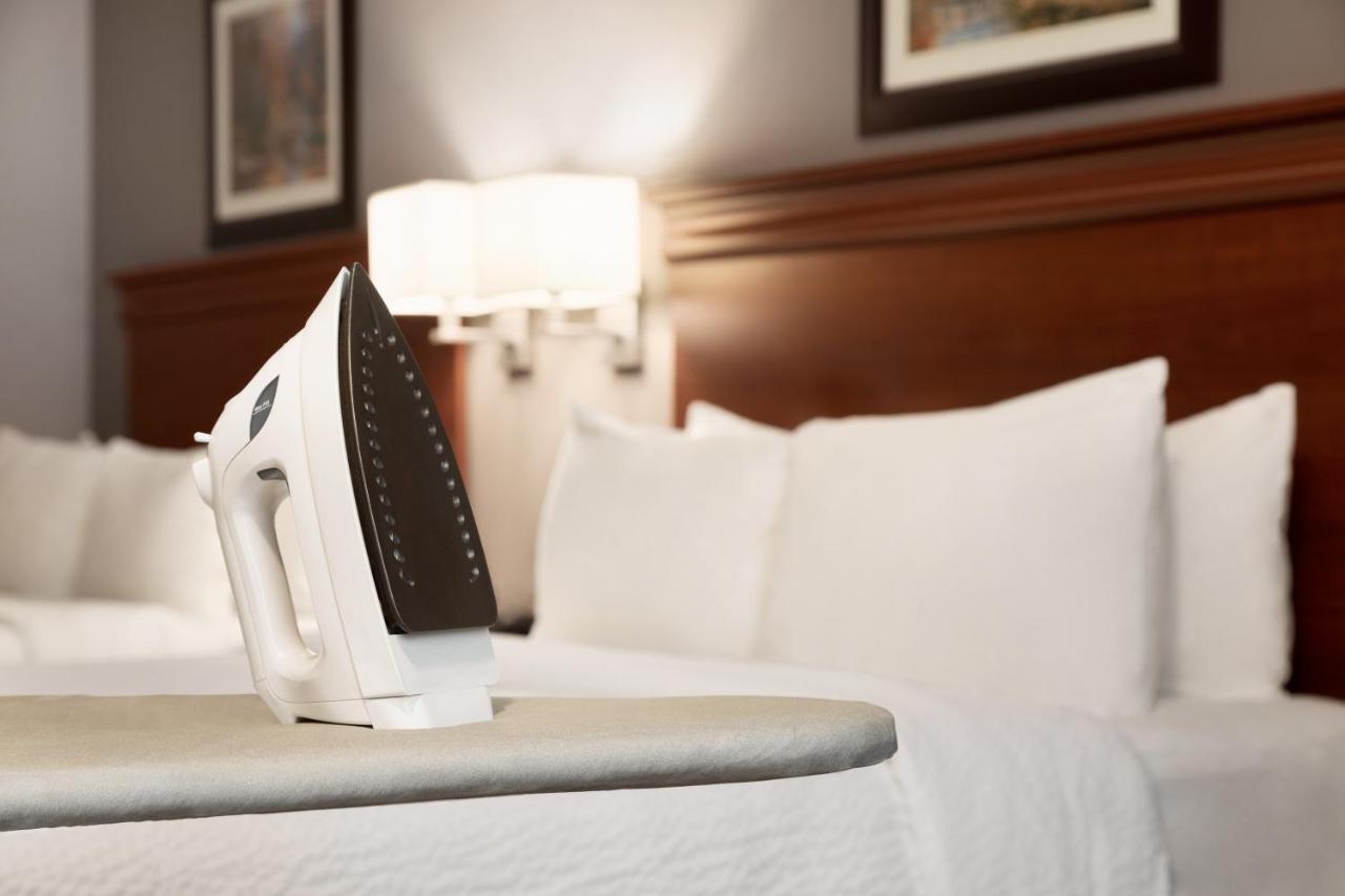 Days Inn By Wyndham Hamilton - Downtown Екстер'єр фото