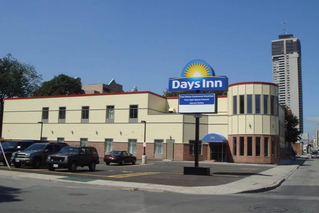 Days Inn By Wyndham Hamilton - Downtown Екстер'єр фото